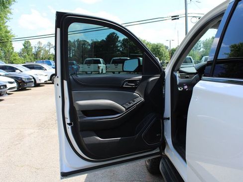 Used 2018 Chevrolet Suburban LT RWD image 12