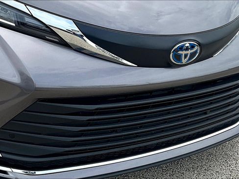 Used 2023 Toyota Sienna XLE image 31