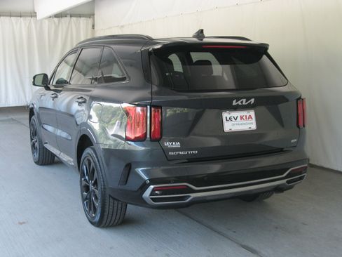 Used 2023 Kia Sorento SX image 27