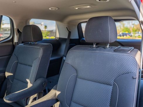 Used 2023 GMC Acadia SLE w/ Driver Convenience Package image 19