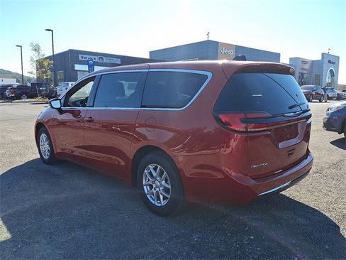New 2026 Chrysler Pacifica Select image 8