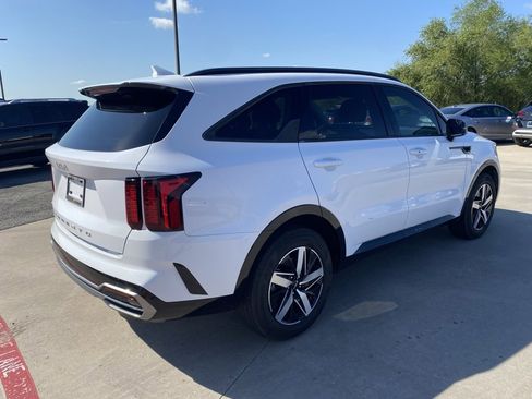 Used 2022 Kia Sorento S w/ Panoramic Sunroof Package image 5