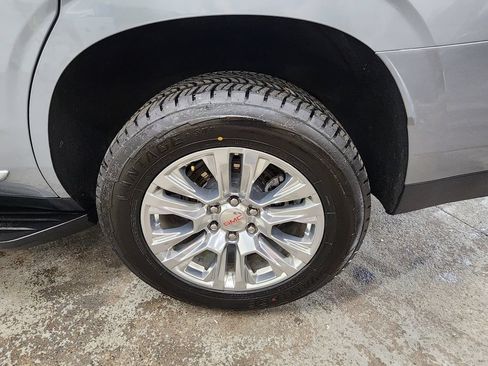 Used 2025 GMC Yukon Denali AWD/4WD image 40