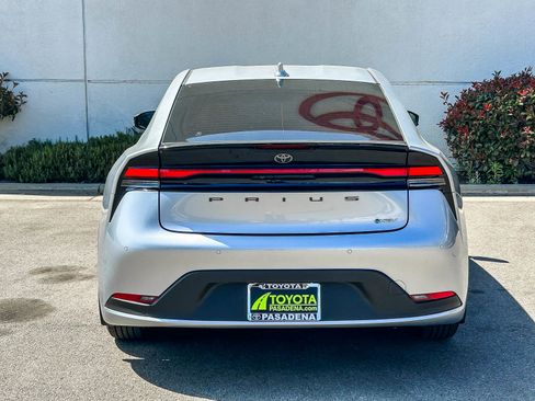 Used 2024 Toyota Prius LE image 7