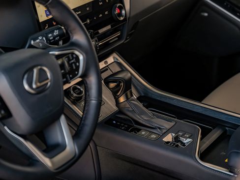 Used 2025 Lexus GX 550 image 52