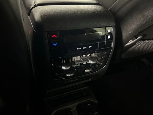 Used 2023 Jeep Grand Cherokee L Laredo image 14