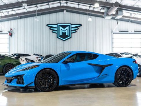 Used 2024 Chevrolet Corvette Z06 w/ Z07 Performance Package RWD image 1