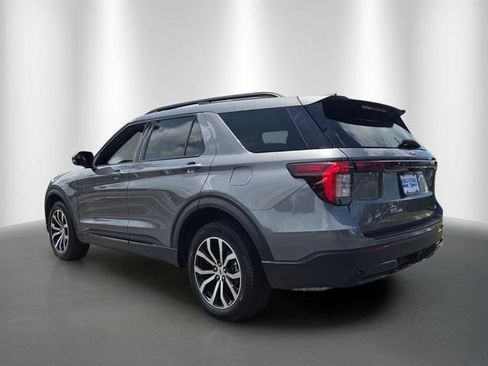 Certified 2025 Ford Explorer ST-Line AWD/4WD image 3