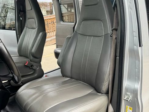 Used 2017 Chevrolet Express 3500 LS image 24