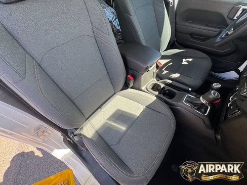 New 2026 Jeep Gladiator Sport AWD/4WD image 13