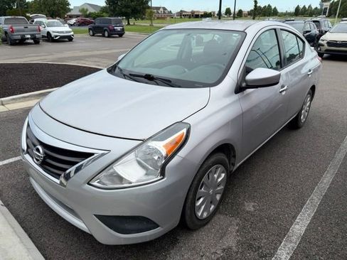 Used 2019 Nissan Versa SV FWD image 2