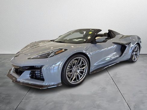 Used 2025 Chevrolet Corvette Z06 image 2