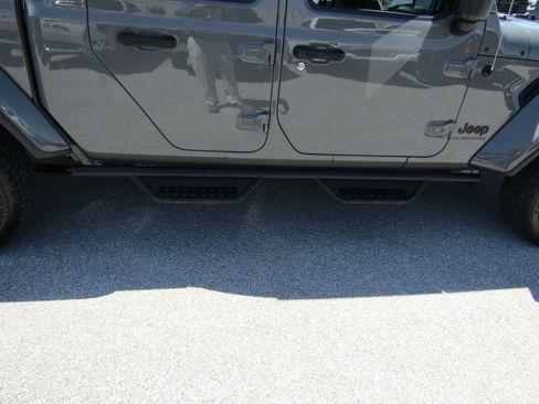 Used 2022 Jeep Gladiator Sport AWD/4WD image 13