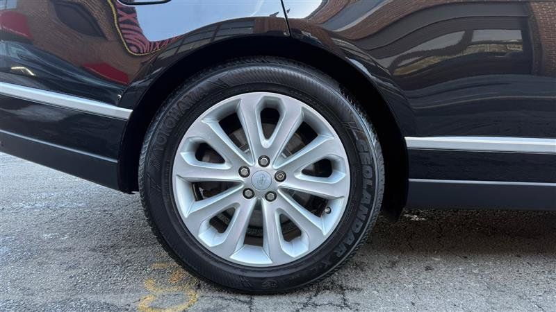 Used 2017 Land Rover Range Rover HSE AWD/4WD image 9