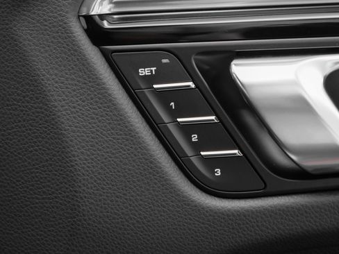 Used 2025 Porsche Macan image 20