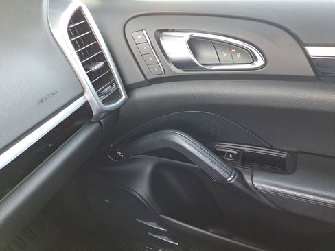 Used 2015 Porsche Cayenne S w/ Premium Package AWD/4WD image 29