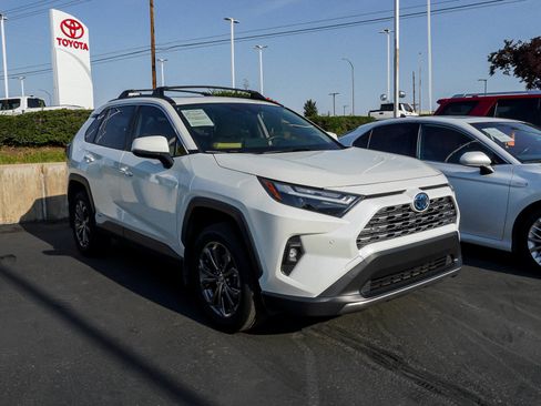 Certified 2022 Toyota RAV4 Limited w/ Limited Grade Weather Package AWD/4WD image 2