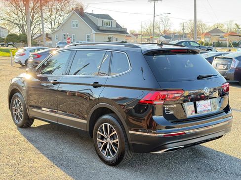 Used 2020 Volkswagen Tiguan SE w/ Panoramic Sunroof Package image 6