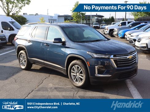 Used 2023 Chevrolet Traverse LT FWD image 1