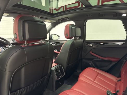 Used 2025 Porsche Macan Turbo image 30