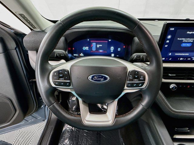 Used 2025 Ford Explorer Active AWD/4WD image 11