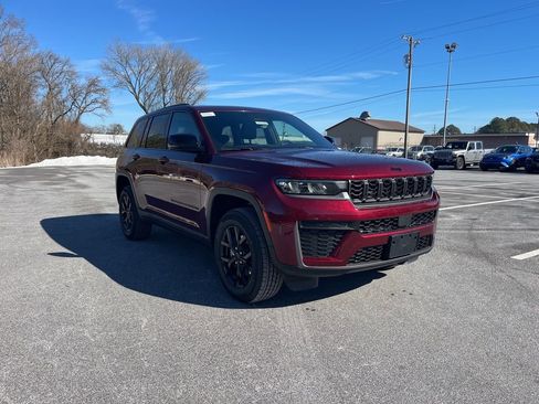 New 2026 Jeep Grand Cherokee Altitude image 4