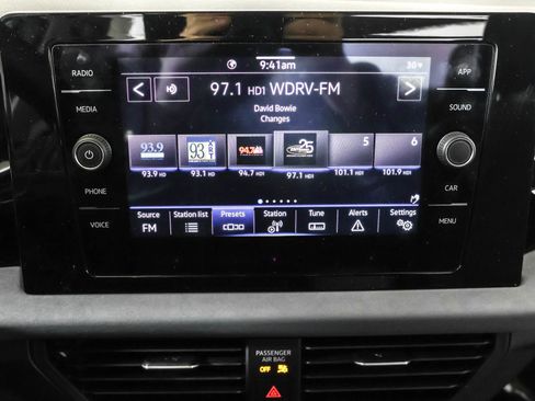 Used 2025 Volkswagen Jetta SE w/ Black Wheel Package image 29