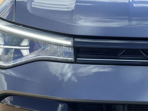 Used 2026 Volkswagen Taos SE FWD image 4