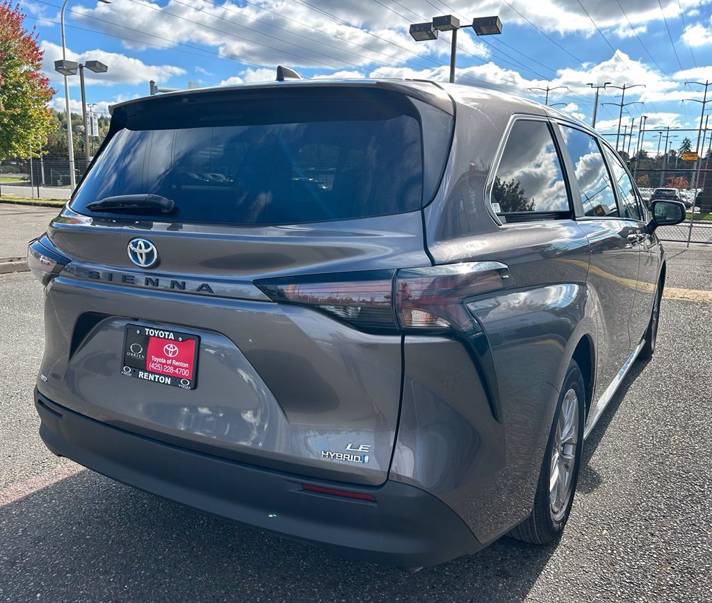 Certified 2024 Toyota Sienna LE AWD/4WD image 5