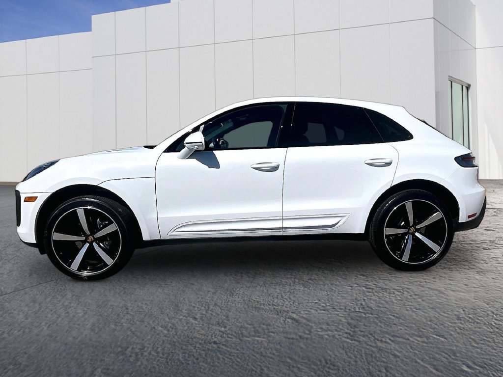 Certified 2026 Porsche Macan AWD/4WD image 2
