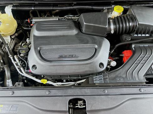 Used 2020 Chrysler Pacifica Touring-L FWD image 31