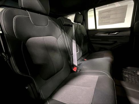 New 2025 Jeep Grand Cherokee Laredo X w/ Luxury Tech Group I image 17