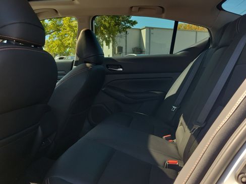 Used 2021 Nissan Altima 2.5 SR w/ SR Premium Package image 10