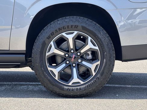 New 2026 GMC Yukon XL AT4 w/ AT4 Premium Plus Package AWD/4WD image 32