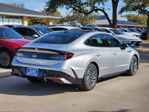New 2025 Hyundai Sonata Limited image 4
