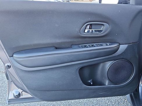 Used 2017 Honda HR-V LX image 13