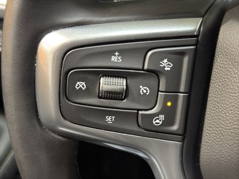 Used 2024 Chevrolet Suburban Premier image 25