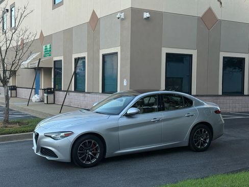 Used 2019 Alfa Romeo Giulia AWD image 7