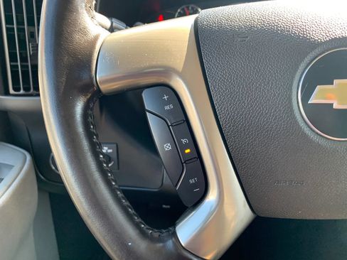 Used 2018 Chevrolet Express 2500 w/ Driver Convenience Package RWD image 13
