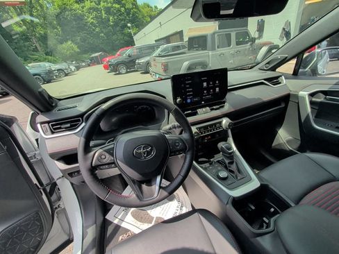 Used 2025 Toyota RAV4 XSE w/ Weather Package AWD/4WD image 12