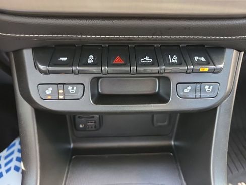 Used 2022 GMC Canyon Denali image 28