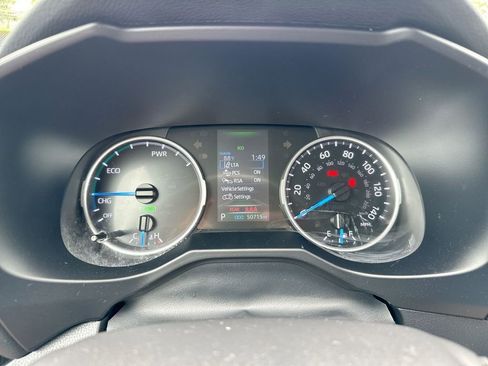 Used 2021 Toyota RAV4 LE AWD/4WD image 12