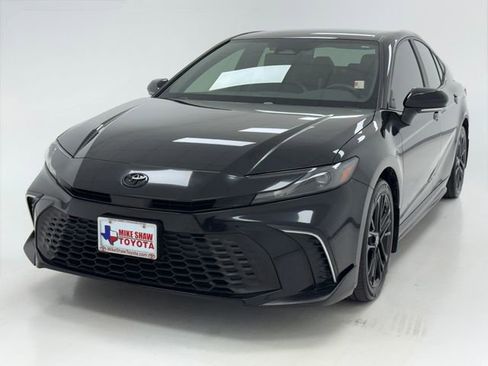 Used 2025 Toyota Camry SE w/ Convenience Package AWD/4WD image 4