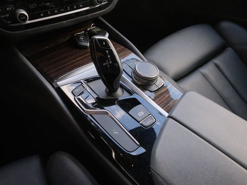 Used 2019 BMW 530i w/ Convenience Package RWD image 22