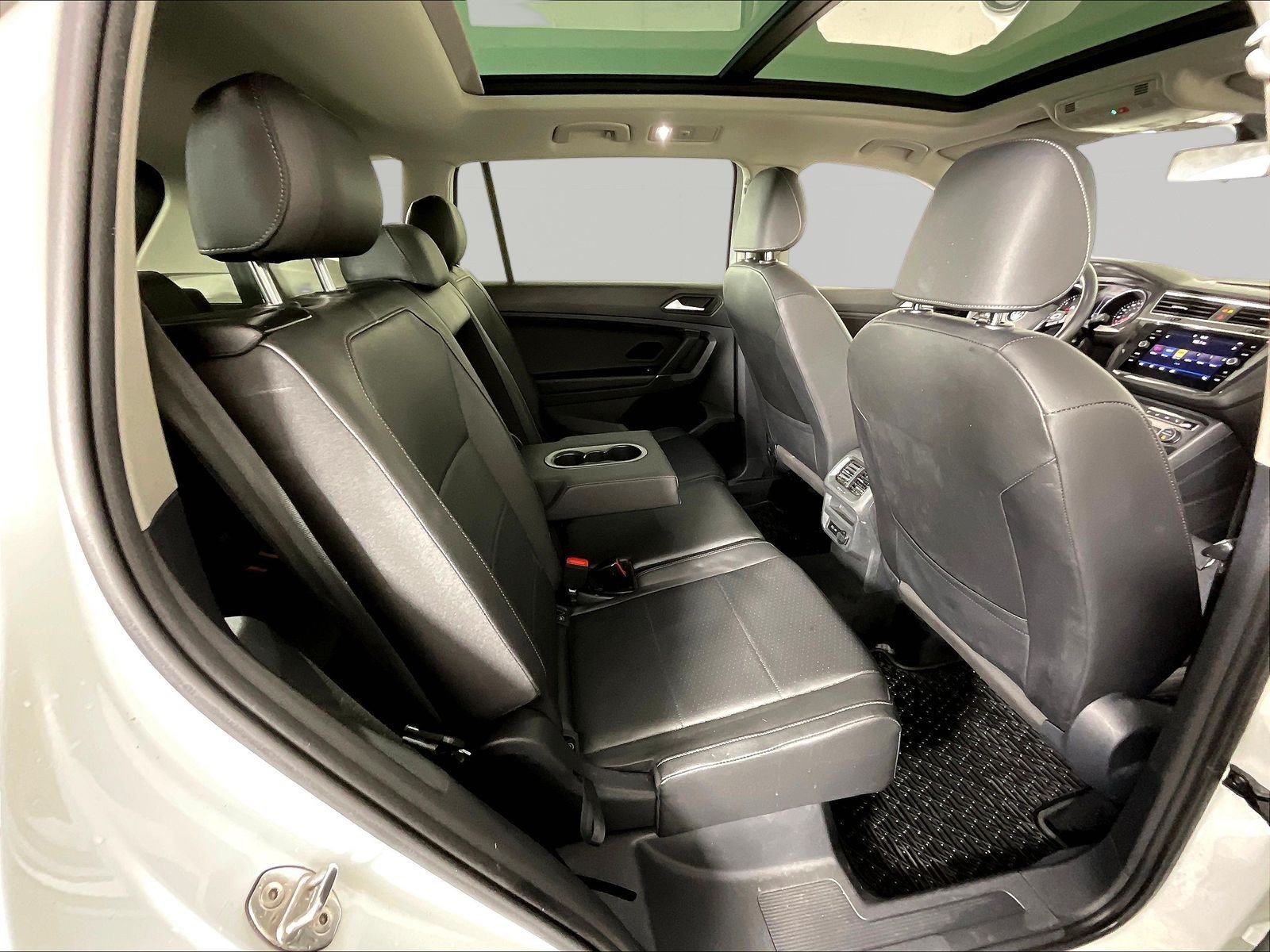 Used 2020 Volkswagen Tiguan SE w/ Panoramic Sunroof Package FWD image 25