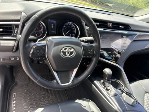 Used 2019 Toyota Camry SE w/ Audio Package FWD image 9