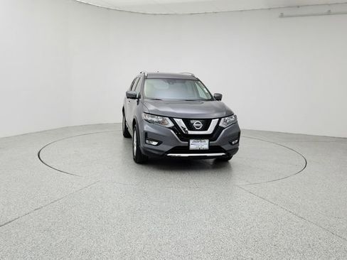 Used 2017 Nissan Rogue SL image 2