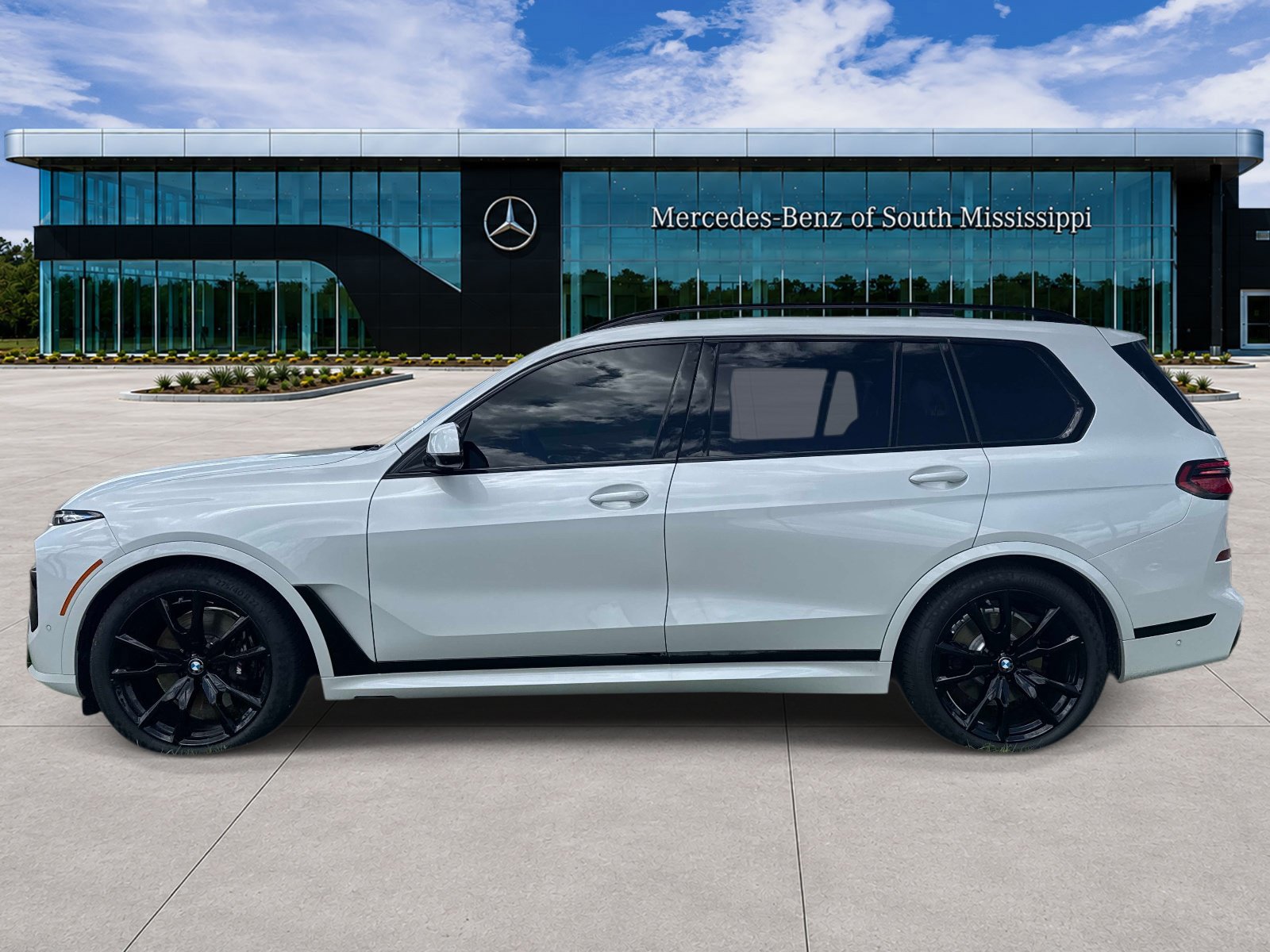 Used 2026 BMW X7 xDrive40i w/ M Sport Package AWD/4WD image 9