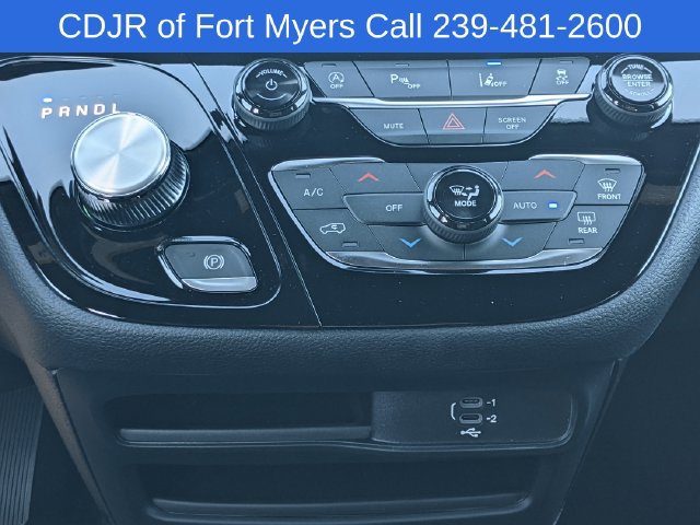 New 2026 Chrysler Pacifica Select FWD image 13