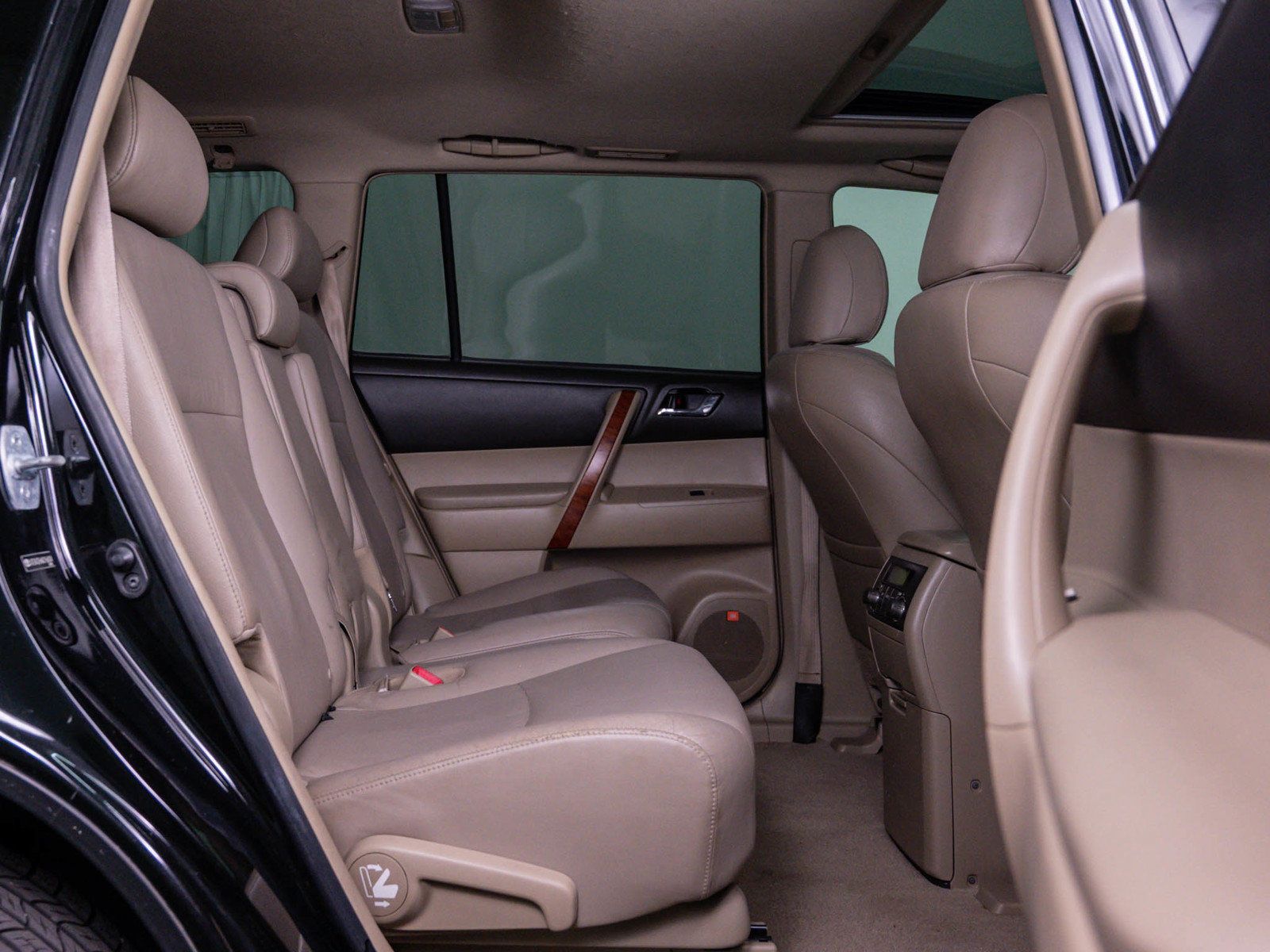 Used 2010 Toyota Highlander Limited w/ Extra Value Pkg 8 AWD/4WD image 13
